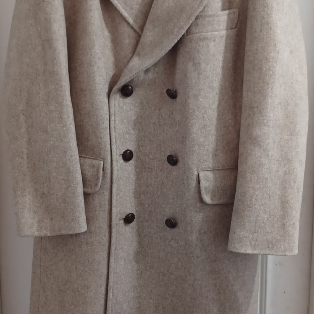 Elegant Tan Double-Breasted Trench Coat - Picture 5 of 13